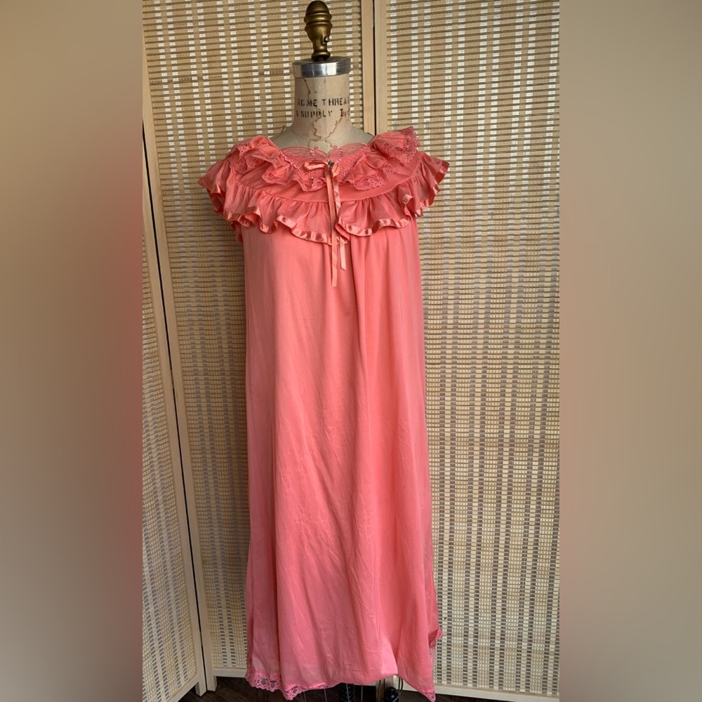 Coral 1960s butterfly dressing gown